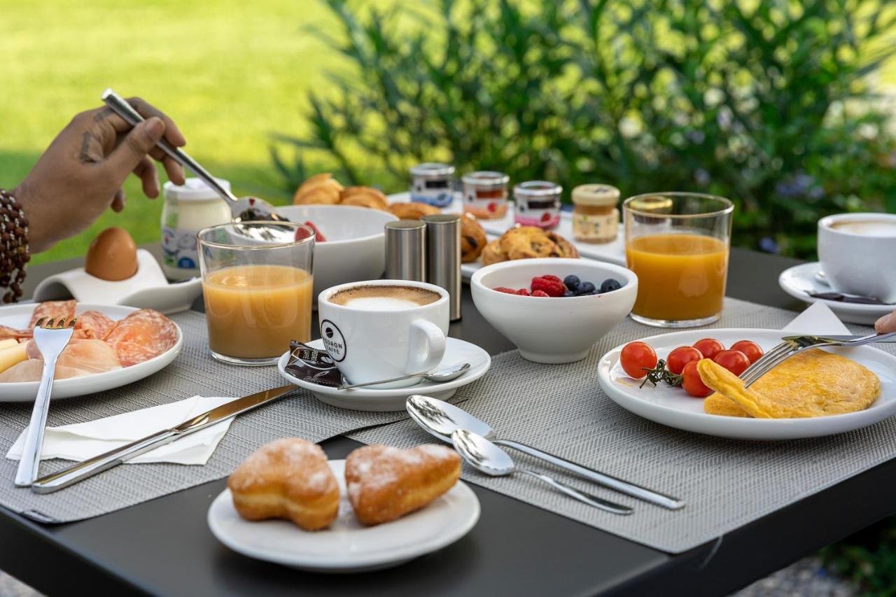 Reflection Boutique Hotels ตอสโกลาโน มาแดร์โน ภายนอก รูปภาพ