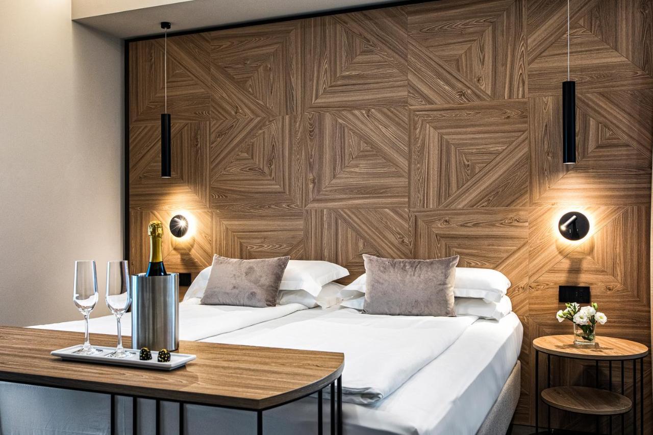 Reflection Boutique Hotels ตอสโกลาโน มาแดร์โน ภายนอก รูปภาพ