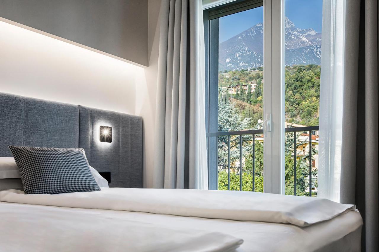 Reflection Boutique Hotels ตอสโกลาโน มาแดร์โน ภายนอก รูปภาพ
