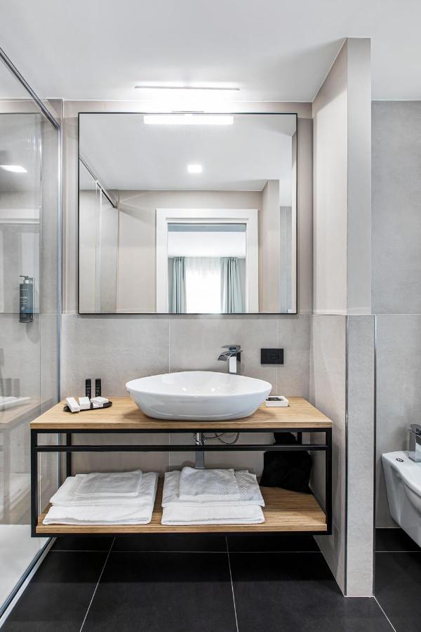 Reflection Boutique Hotels ตอสโกลาโน มาแดร์โน ภายนอก รูปภาพ