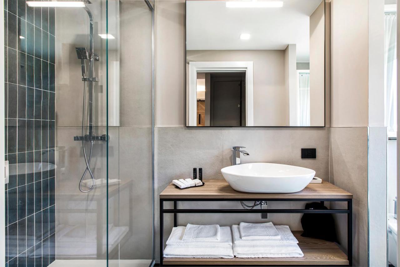 Reflection Boutique Hotels ตอสโกลาโน มาแดร์โน ภายนอก รูปภาพ